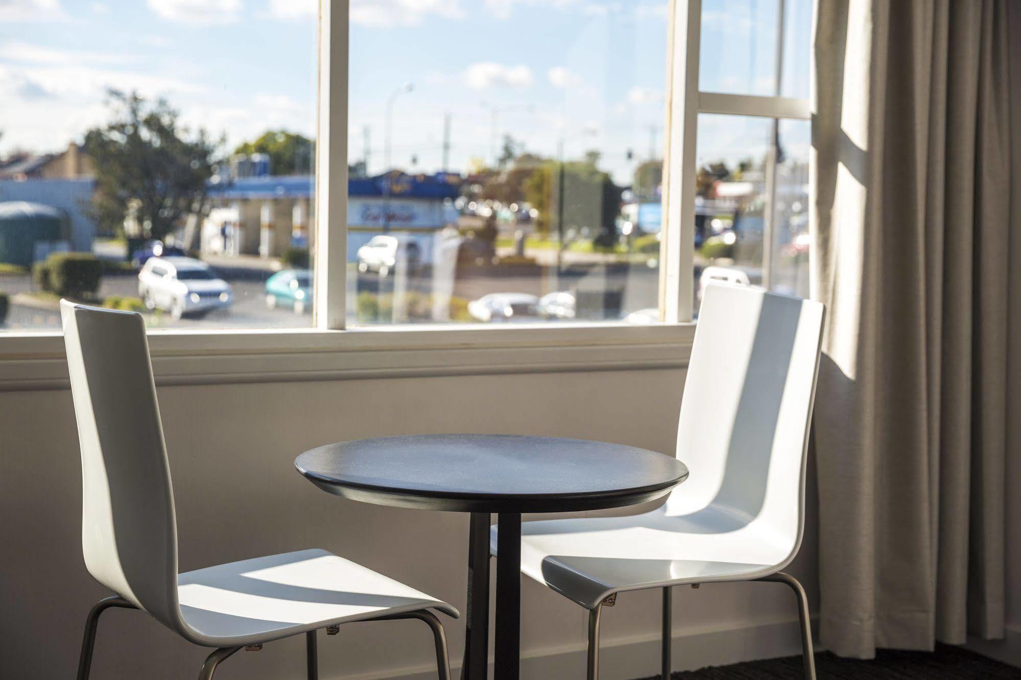 Nightcap At Waltzing Matilda Hotel Springvale Bagian luar foto