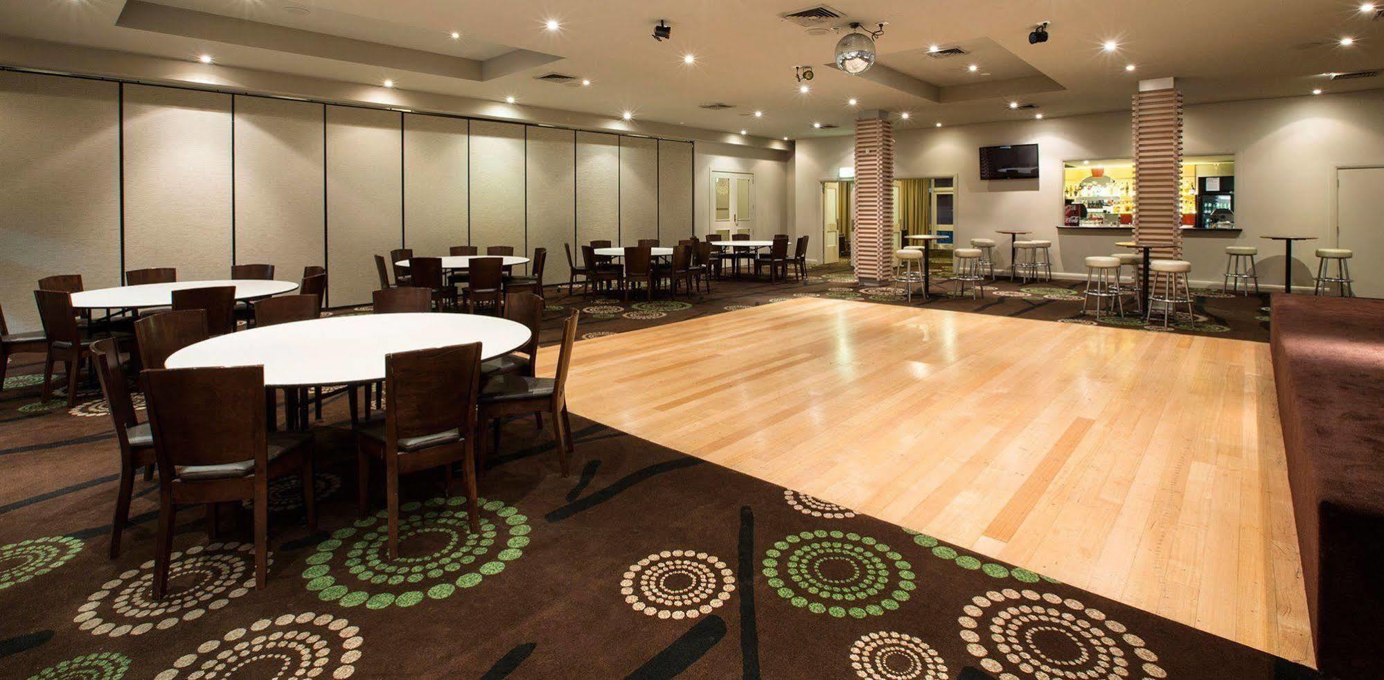 Nightcap At Waltzing Matilda Hotel Springvale Bagian luar foto